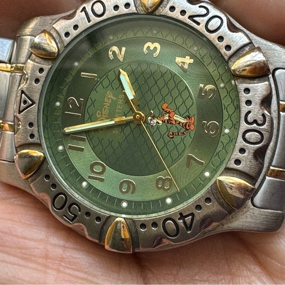 VINTAGE/LIMITED EDITION DISNEY TIGGER WATCH - Picture 3 of 6